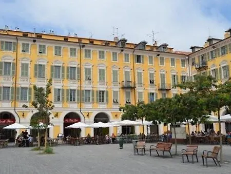 Garibaldi Near Port&place Du Pin Appartement